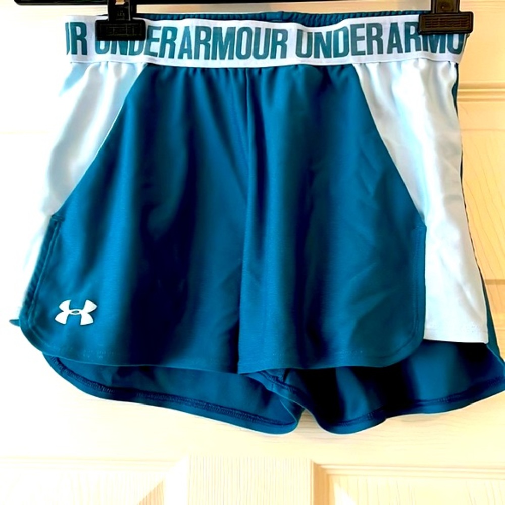 Under Armour athletic Shorts with Pickets, Elastic Logo Waist